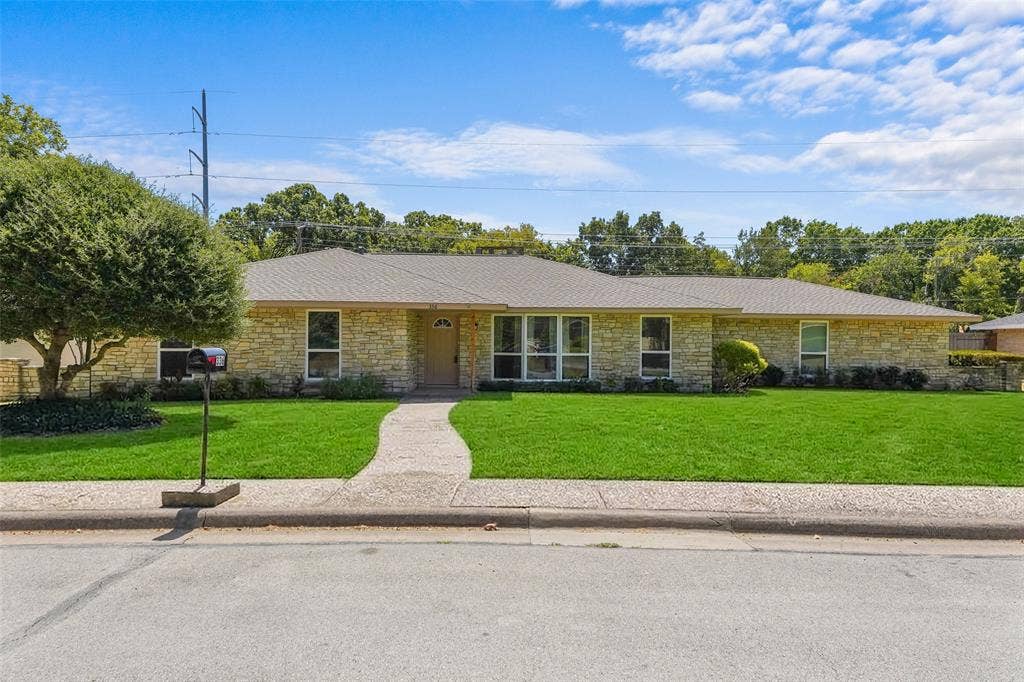 336 Woodbrook Drive, DeSoto, TX 75115