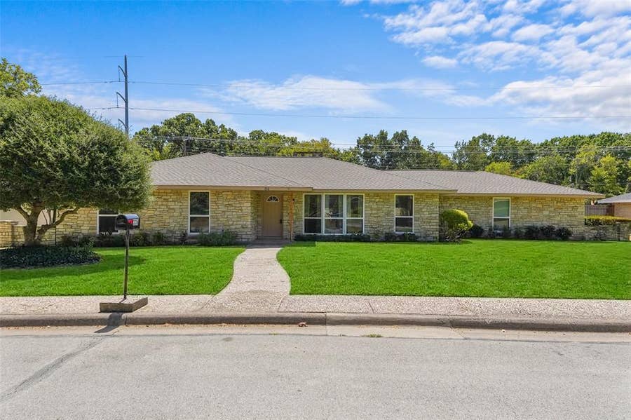 Property photo for 336 Woodbrook Drive, DeSoto, TX