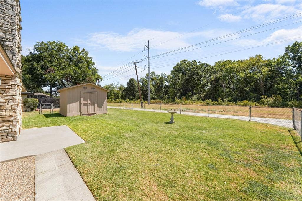 336 Woodbrook Drive, DeSoto, TX 75115