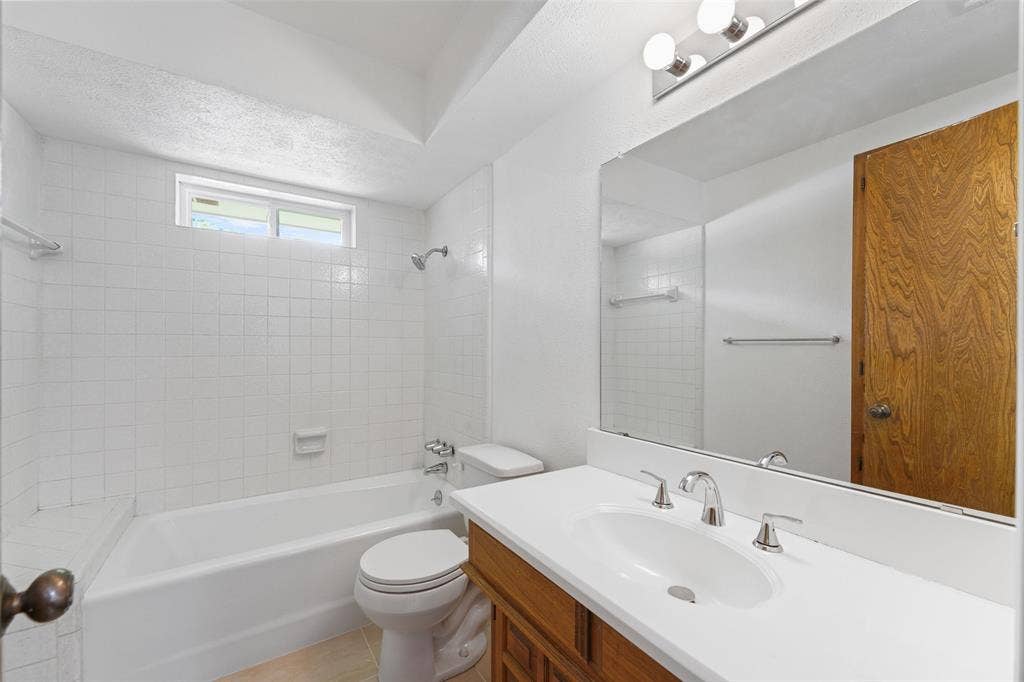 336 Woodbrook Drive, DeSoto, TX 75115
