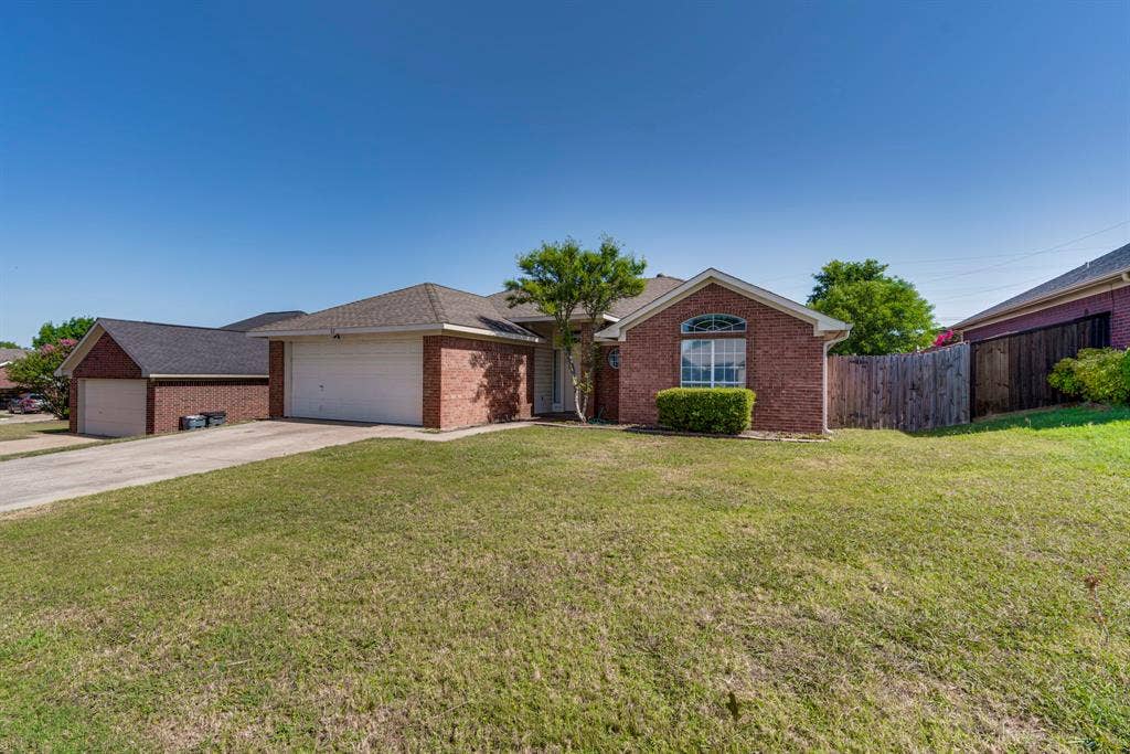 32 Connecticut Avenue, Midlothian, TX 76065 32 Connecticut Avenue, Midlothian, TX 76065