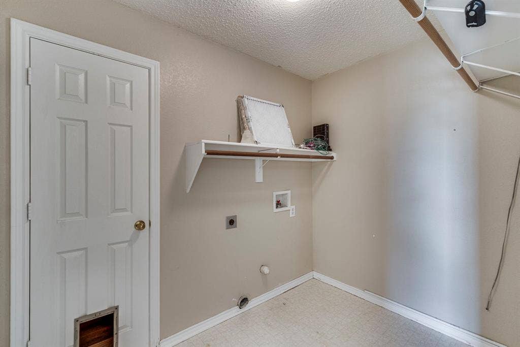 32 Connecticut Avenue, Midlothian, TX 76065 32 Connecticut Avenue, Midlothian, TX 76065