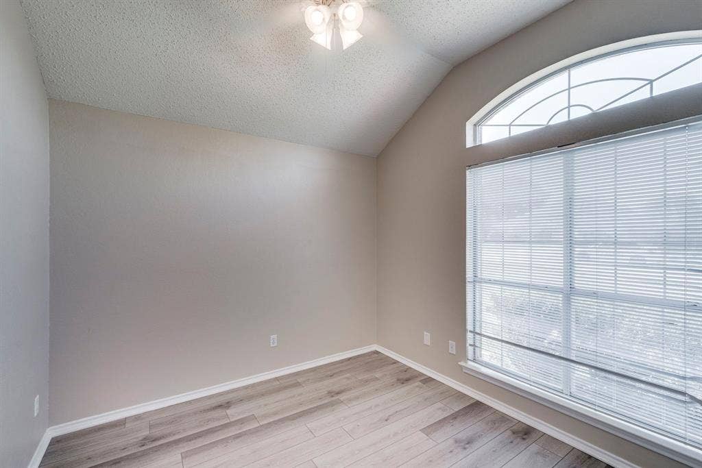 32 Connecticut Avenue, Midlothian, TX 76065 32 Connecticut Avenue, Midlothian, TX 76065