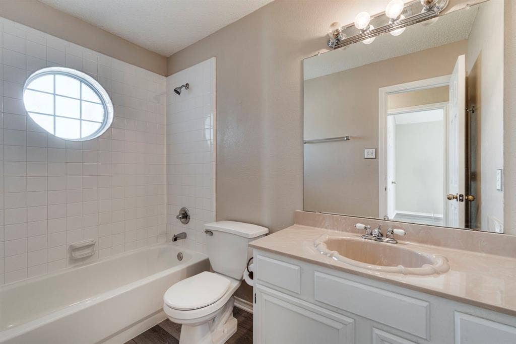 32 Connecticut Avenue, Midlothian, TX 76065 32 Connecticut Avenue, Midlothian, TX 76065