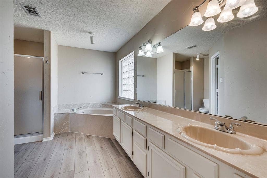 32 Connecticut Avenue, Midlothian, TX 76065 32 Connecticut Avenue, Midlothian, TX 76065