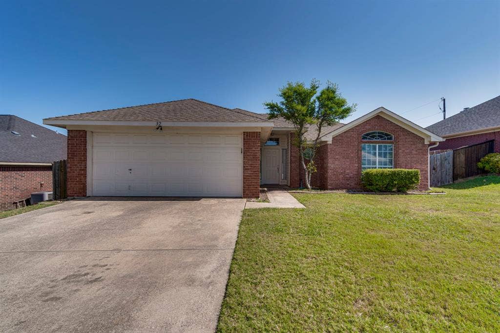 32 Connecticut Avenue, Midlothian, TX 76065 32 Connecticut Avenue, Midlothian, TX 76065