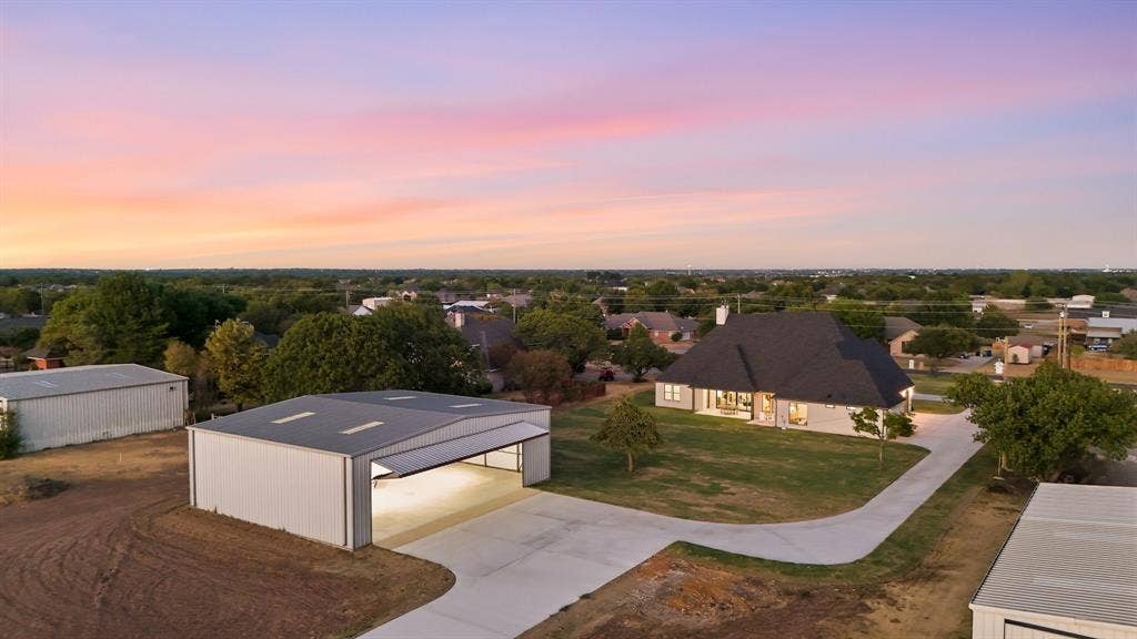 2931 N Mockingbird Lane, Midlothian, TX 76065