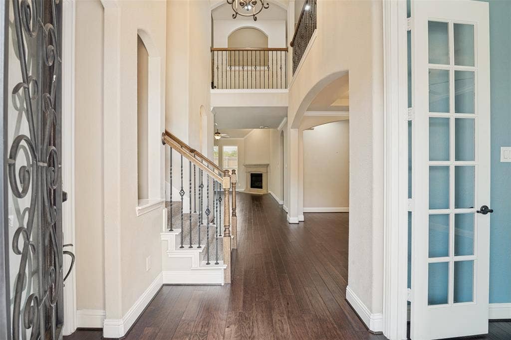 10002 Edgeway Circle, Rowlett, TX 75089 View from front door into entrance hall.