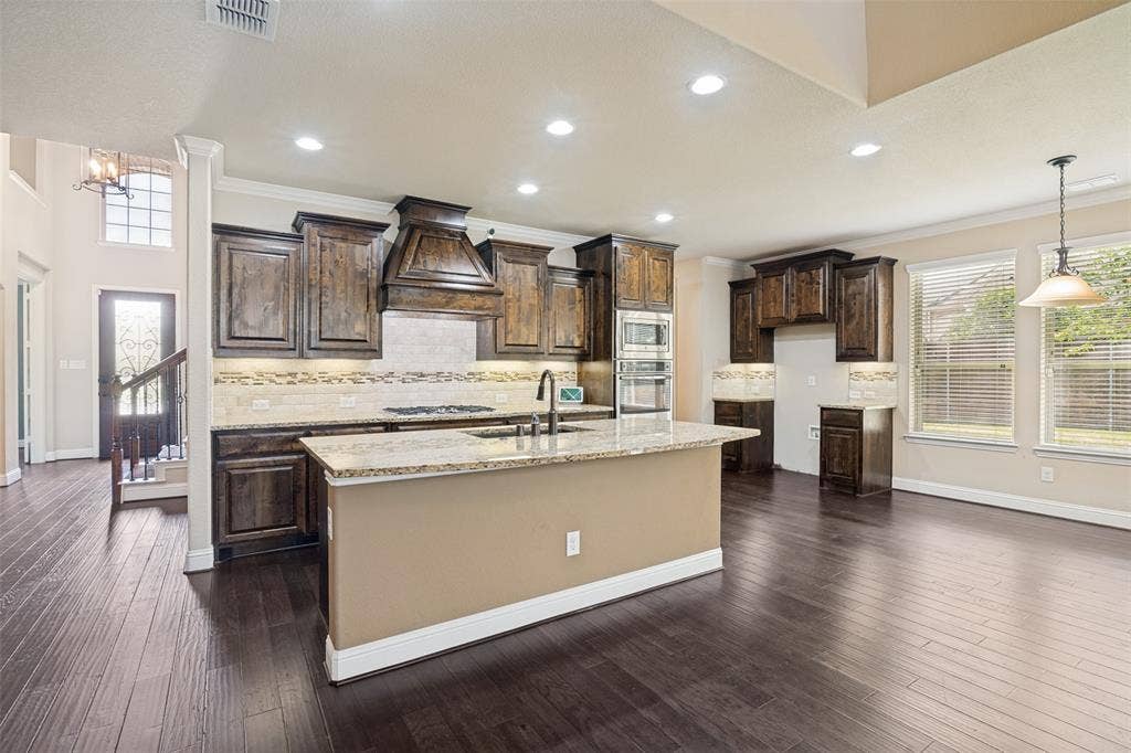 10002 Edgeway Circle, Rowlett, TX 75089 Kitchen and breakfast area as seen from living area.