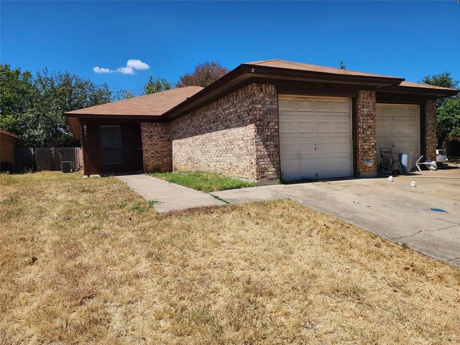 Property photo for 6702 S Creek Drive, Fort Worth, TX