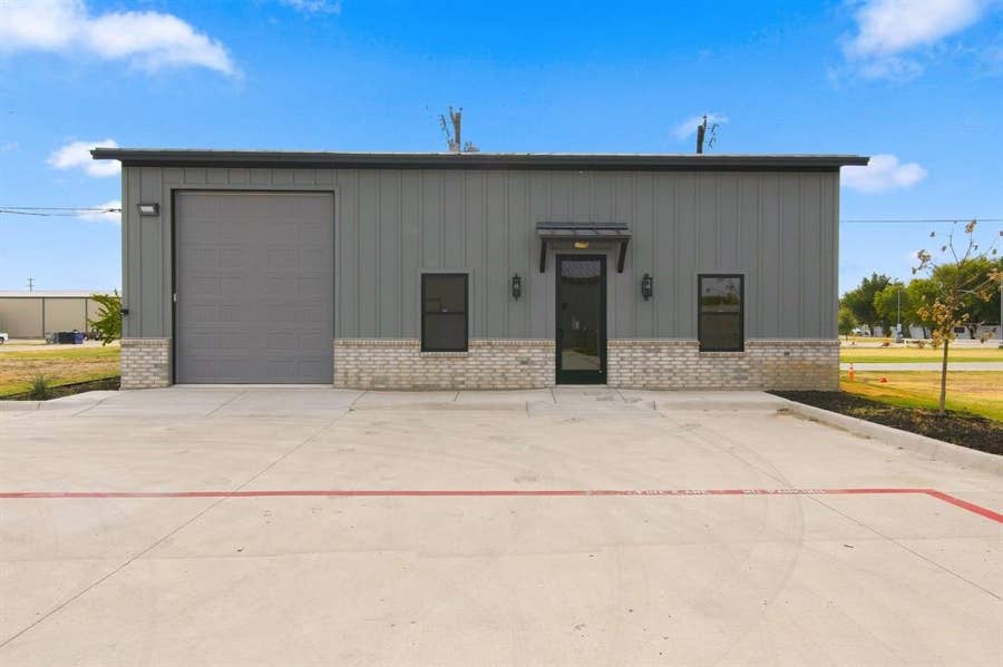 Property photo for 108 E 6th Street, Justin, TX