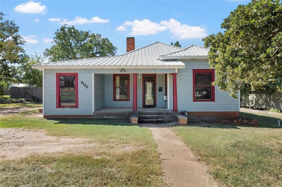 Property photo for 506 E Main Street, Hamilton, TX