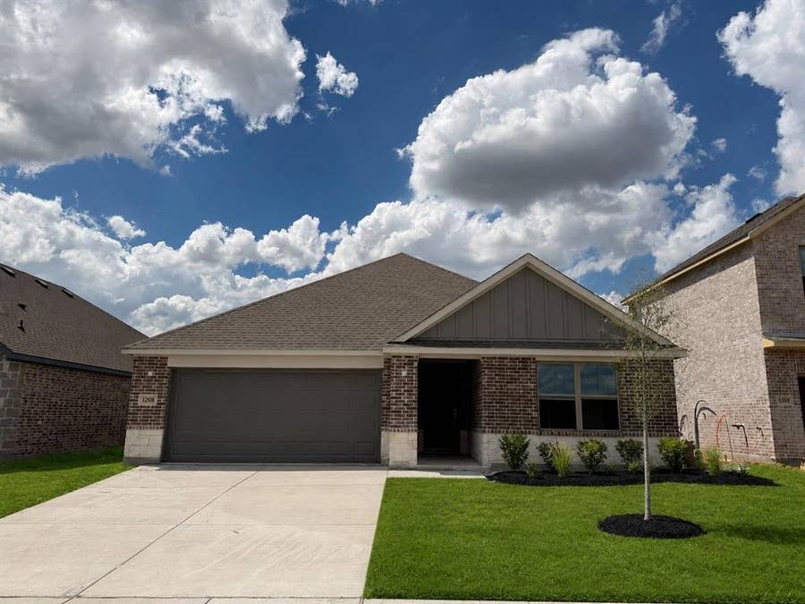 Property photo for 1208 Moon Ranch Road, Royse City, TX