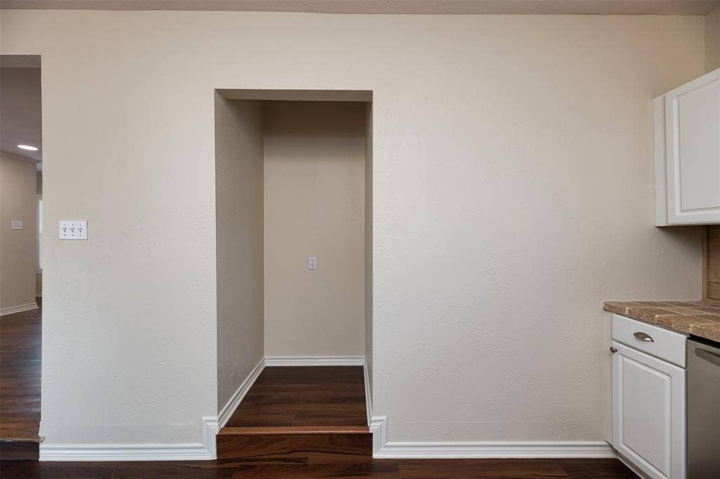 8823 San Benito Way, Dallas, TX 75218 8823 San Benito Way, Dallas, TX 75218