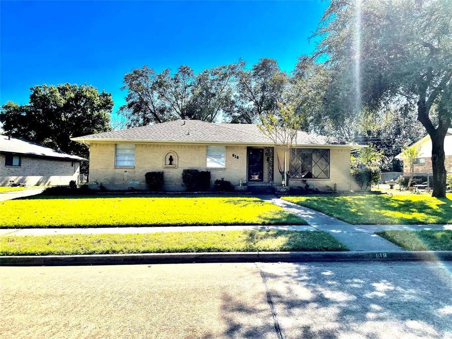 Property photo for 818 Worcester Lane, Garland, TX