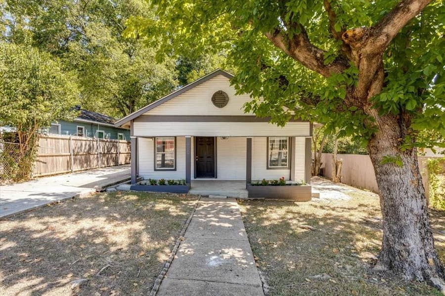 Property photo for 930 S Vernon Avenue, Dallas, TX