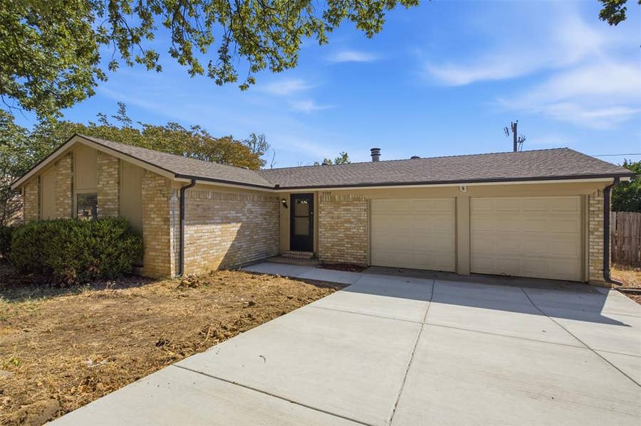 Property photo for 3703 French Wood Drive, Arlington, TX