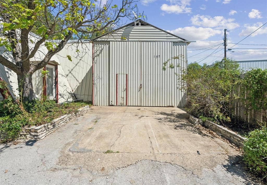 157 Business Boulevard, Granbury, TX 76049 View of outdoor structure with fence and an outdoor structure
