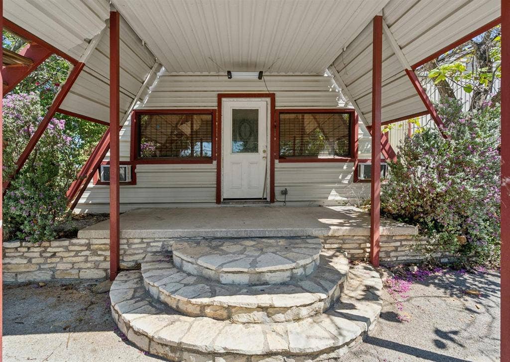 157 Business Boulevard, Granbury, TX 76049 Propane heater and AC units in the office.