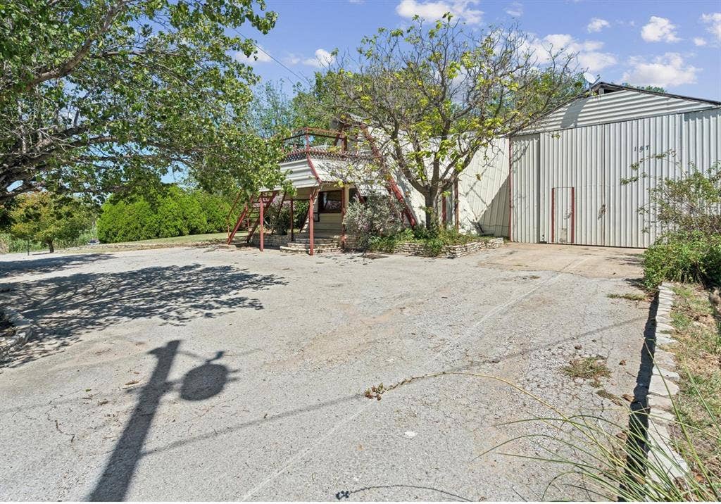 157 Business Boulevard, Granbury, TX 76049 View of yard