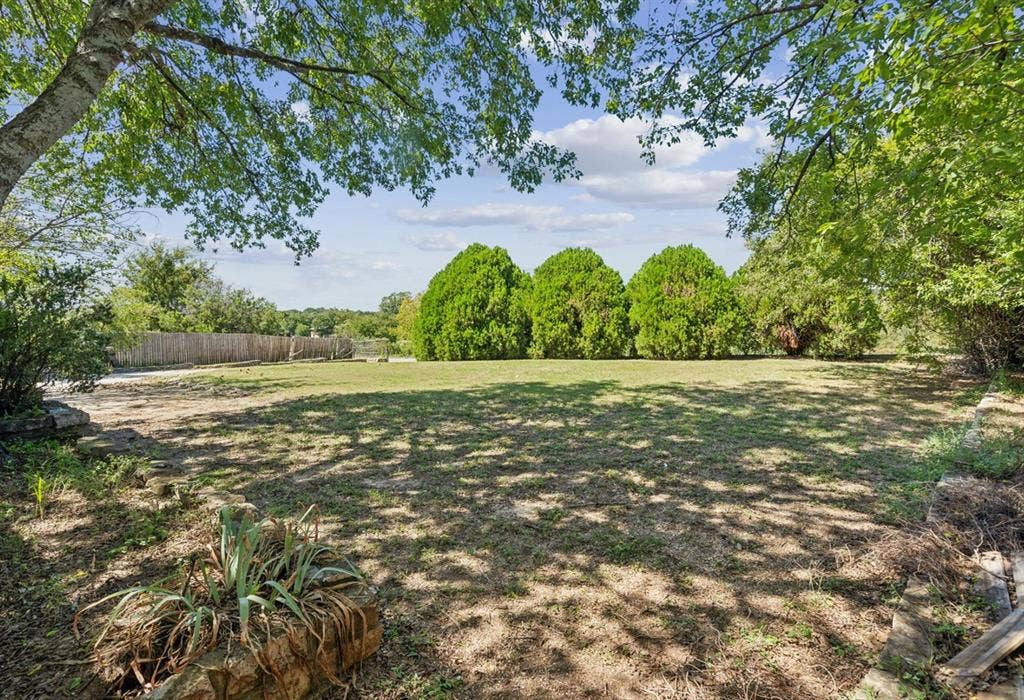 157 Business Boulevard, Granbury, TX 76049 View of yard with fence