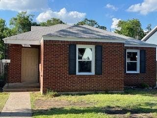 Property photo for 2704 W Bewick Street, Fort Worth, TX