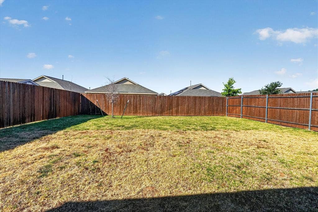 2209 Ava Drive, Ennis, TX 75119 2209 Ava Drive, Ennis, TX 75119
