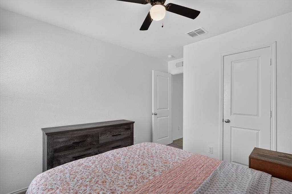 2209 Ava Drive, Ennis, TX 75119 2209 Ava Drive, Ennis, TX 75119