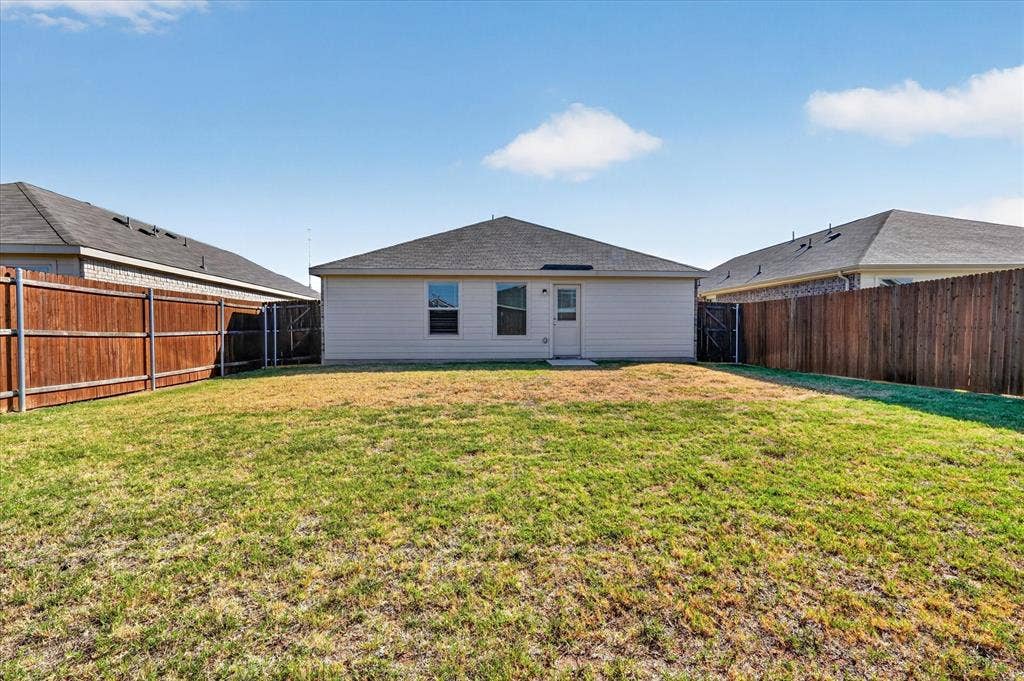 2209 Ava Drive, Ennis, TX 75119 2209 Ava Drive, Ennis, TX 75119