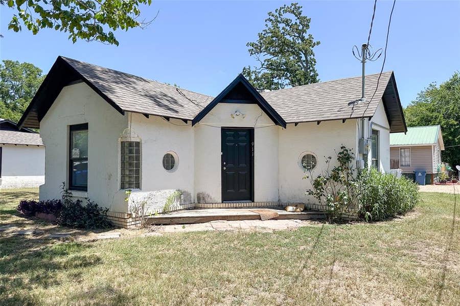 Property photo for 911 Alice Street, Trinidad, TX