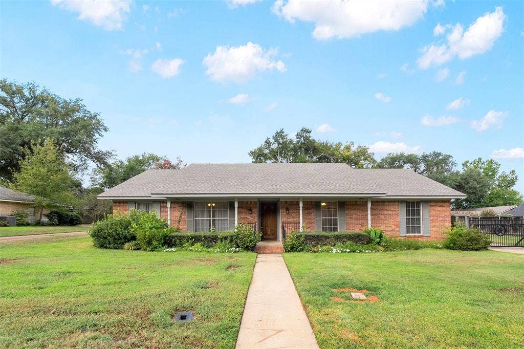 925 Bradley Drive, Athens, TX 75751 925 Bradley Drive, Athens, TX 75751