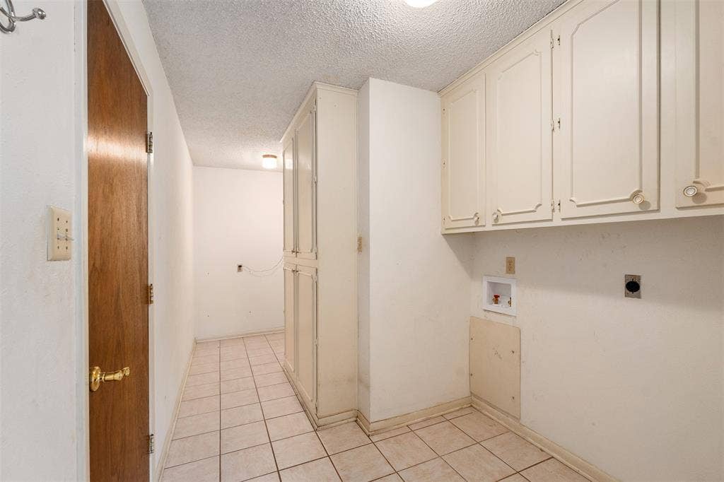 925 Bradley Drive, Athens, TX 75751 Laundry room off of garage with lots of storage