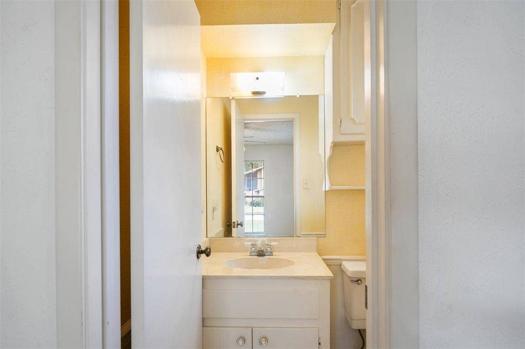 925 Bradley Drive, Athens, TX 75751 Half bath in bedroom 3