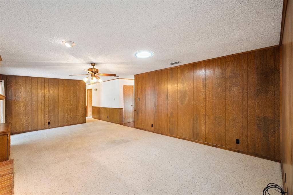 925 Bradley Drive, Athens, TX 75751 Large open living room