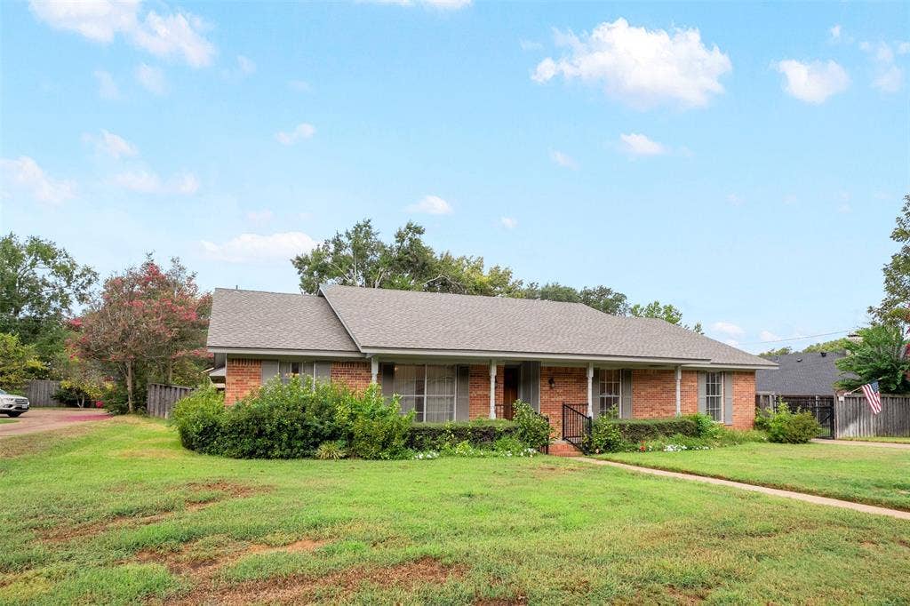 925 Bradley Drive, Athens, TX 75751 925 Bradley Drive, Athens, TX 75751
