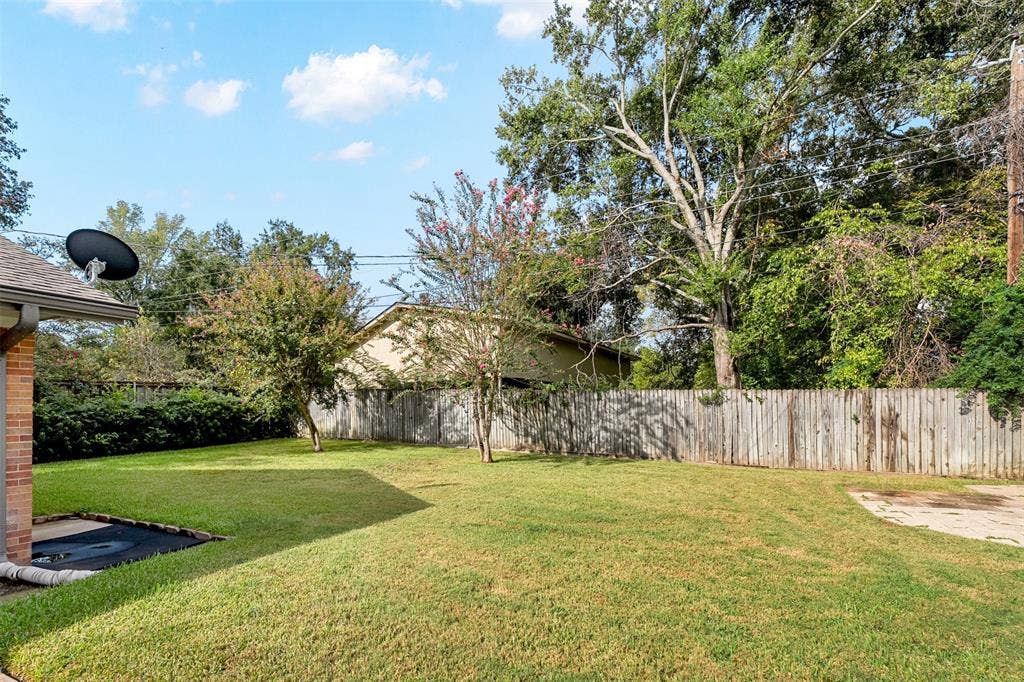 925 Bradley Drive, Athens, TX 75751 Fenced backyard