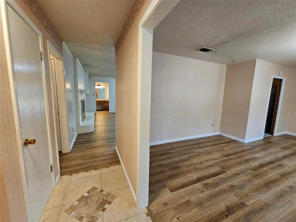 1109 W Redbud Drive, Hurst, TX 76053 1109 W Redbud Drive, Hurst, TX 76053