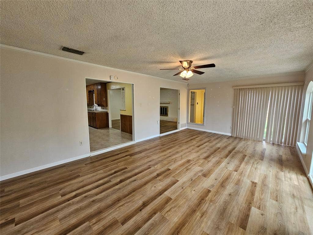 1109 W Redbud Drive, Hurst, TX 76053 1109 W Redbud Drive, Hurst, TX 76053