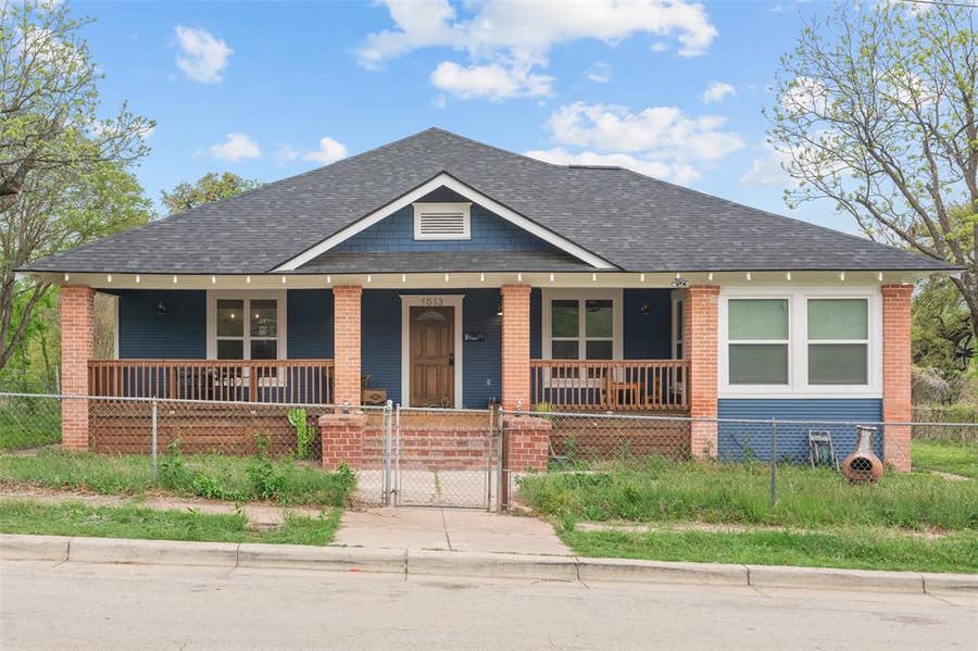 Property photo for 1013 Poindexter Street, Fort Worth, TX