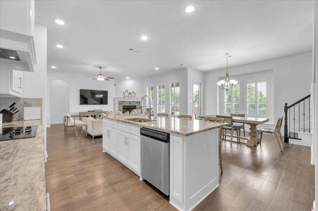 846 Deleon Drive, Midlothian, TX 76065