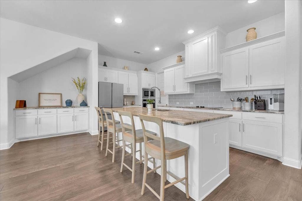 846 Deleon Drive, Midlothian, TX 76065