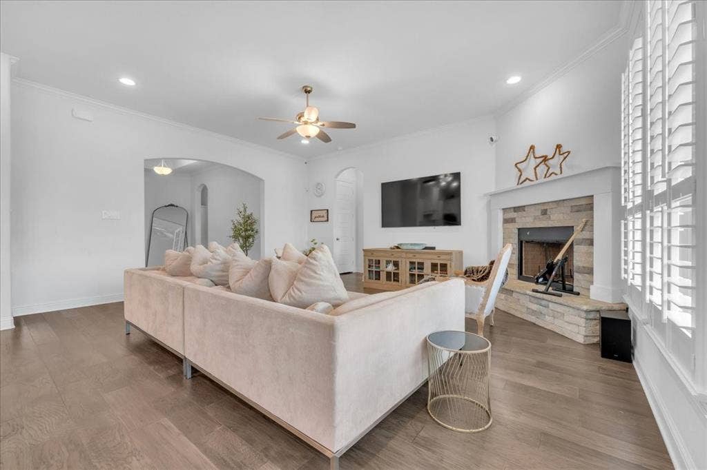 846 Deleon Drive, Midlothian, TX 76065