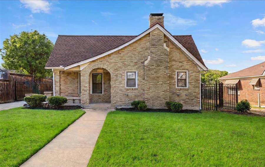 Property photo for 2304 Yucca Avenue, Fort Worth, TX