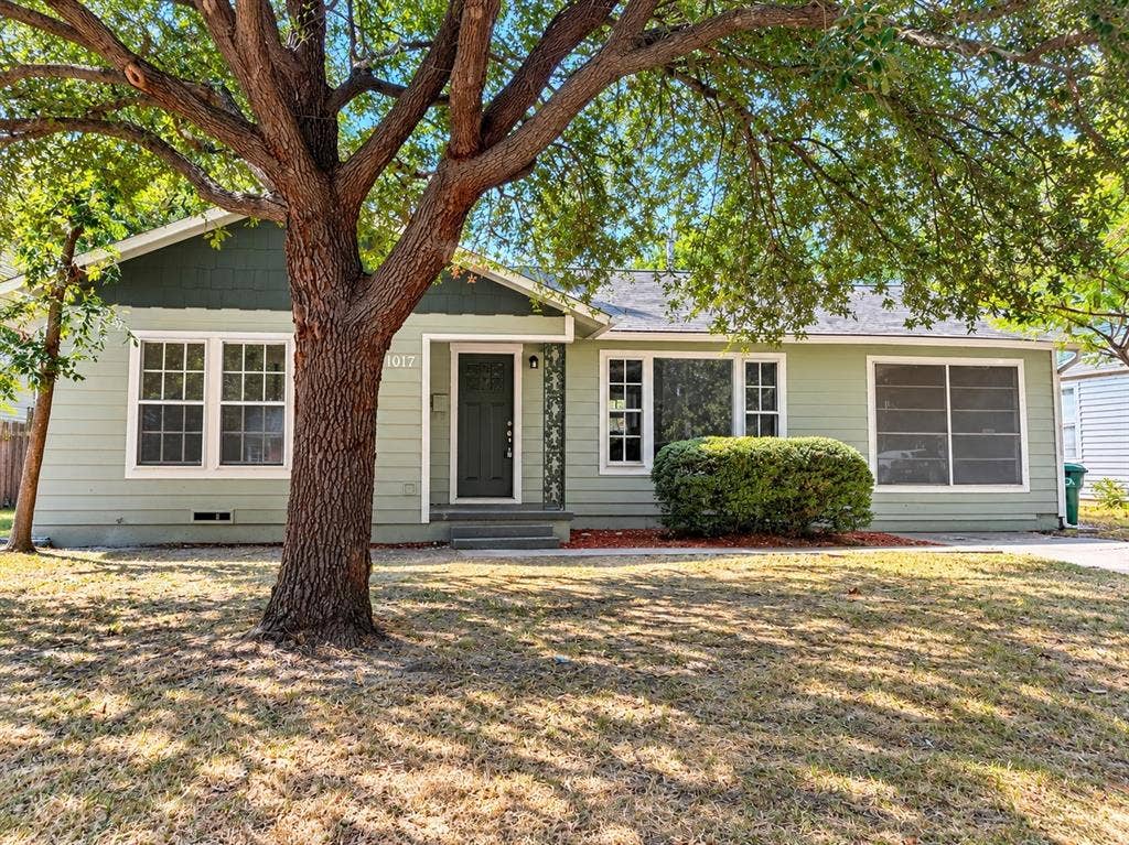 1017 Denton Street, Denton, TX 76201 Curb Appeal
