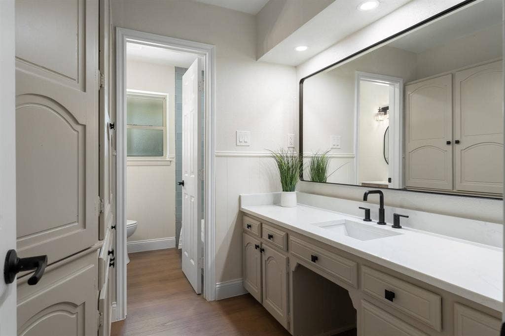 2844 Hurstview Drive, Hurst, TX 76054 Fresh paint, new quartz, lighting, mirrors and faucets