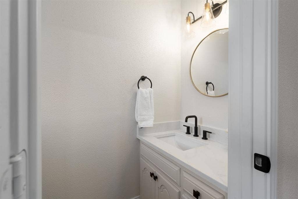 2844 Hurstview Drive, Hurst, TX 76054 Powder bath