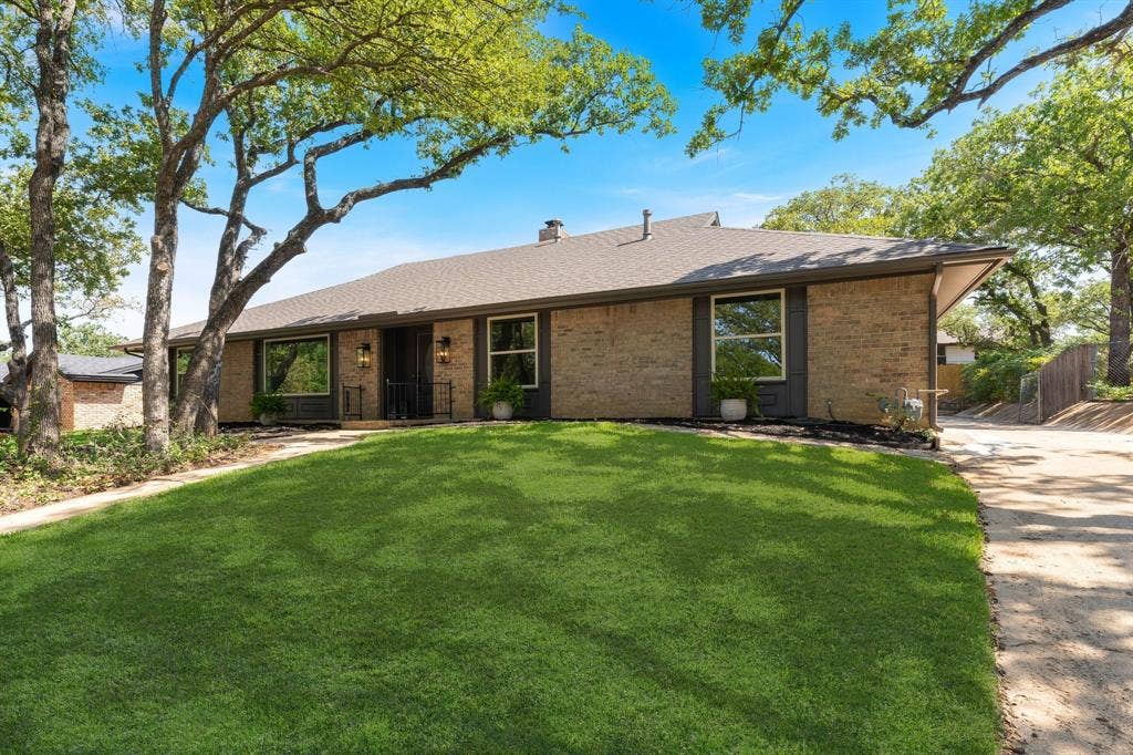 2844 Hurstview Drive, Hurst, TX 76054 Rear entry garage