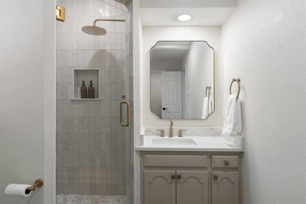 2844 Hurstview Drive, Hurst, TX 76054 All new tile shower with glass door
