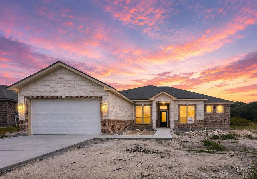 Property photo for 131 Lasso Loop, Lorena, TX