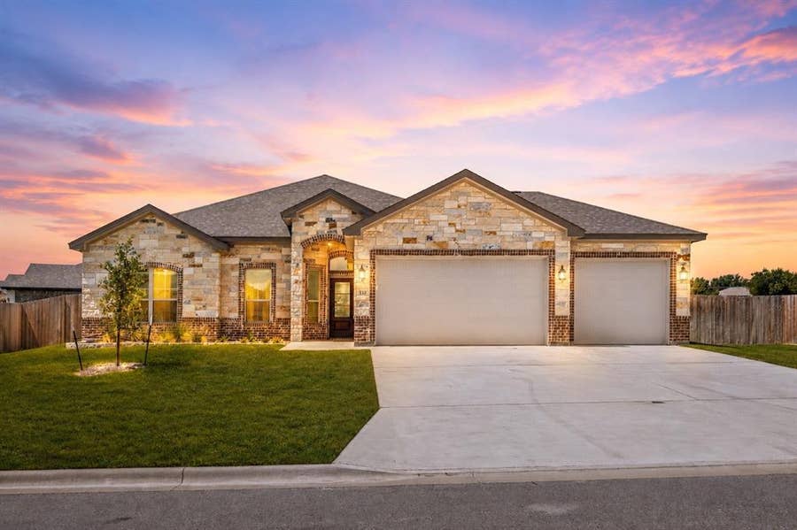 Property photo for 132 Lasso Loop, Lorena, TX